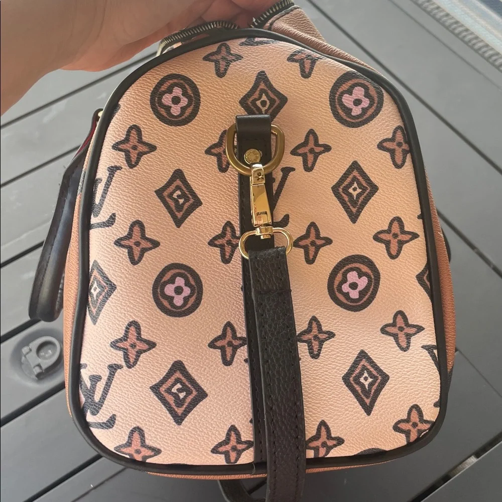 Speedy Crossbody - Picture 7 of 11